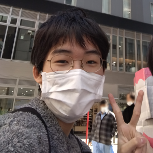 故人部トリミング.png